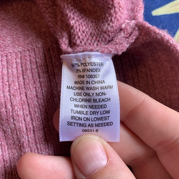 NWT V-Neck Sweater 🌸 - Picture 6 of 8